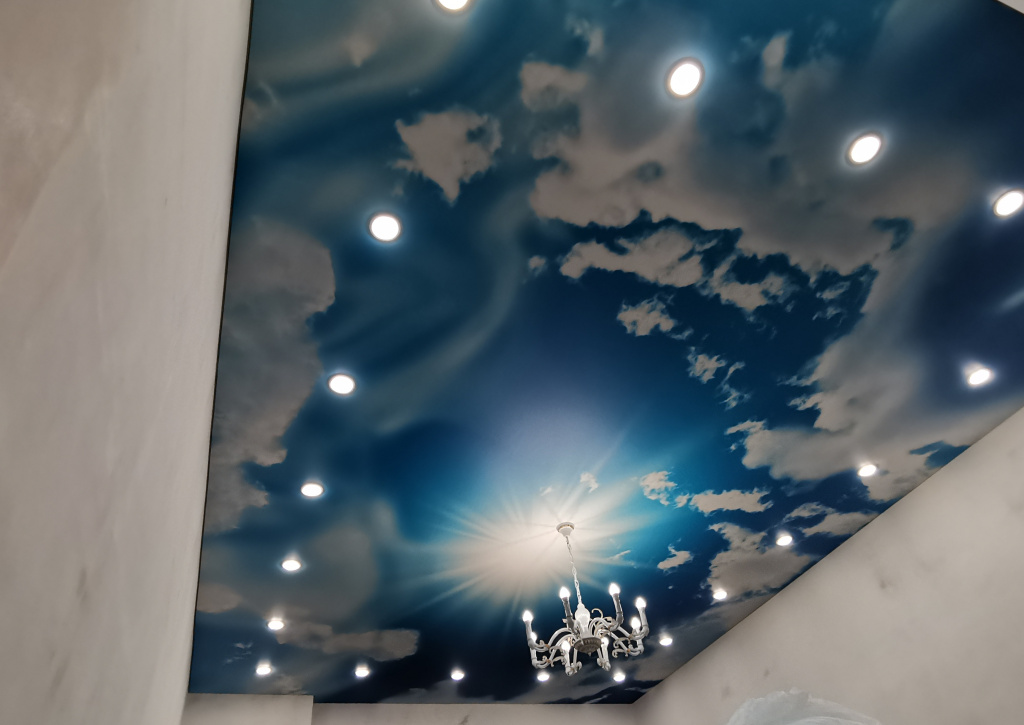 Натяжные потолки с фотопечатью, рисунок в виде неба